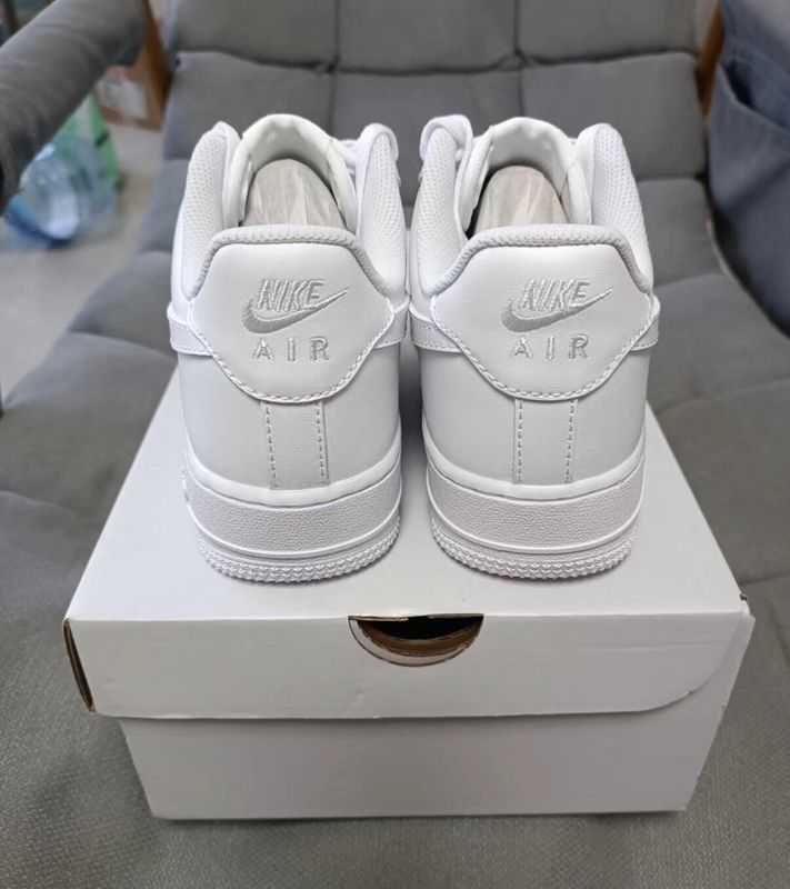 Uniseks/Trampki/Damskie/Nike Air Force 1 Low '07 White R.44.5