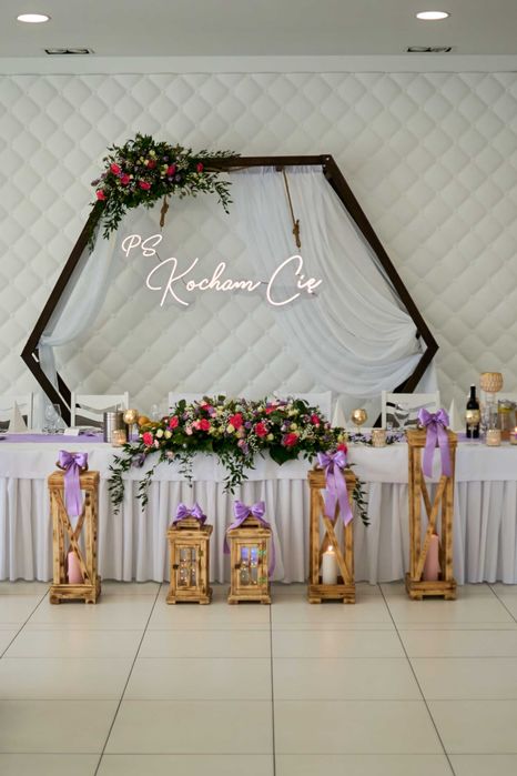 Drewniany heksagon ślubny