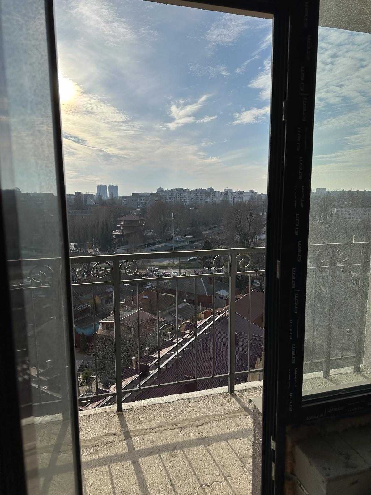 Продам студию в ЖК Акрополь на 5й Фонтана, дом сдан, с балконом.