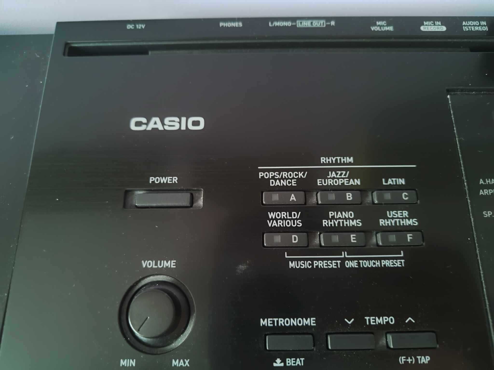 Keyboard Casio WK-7600 z statywem