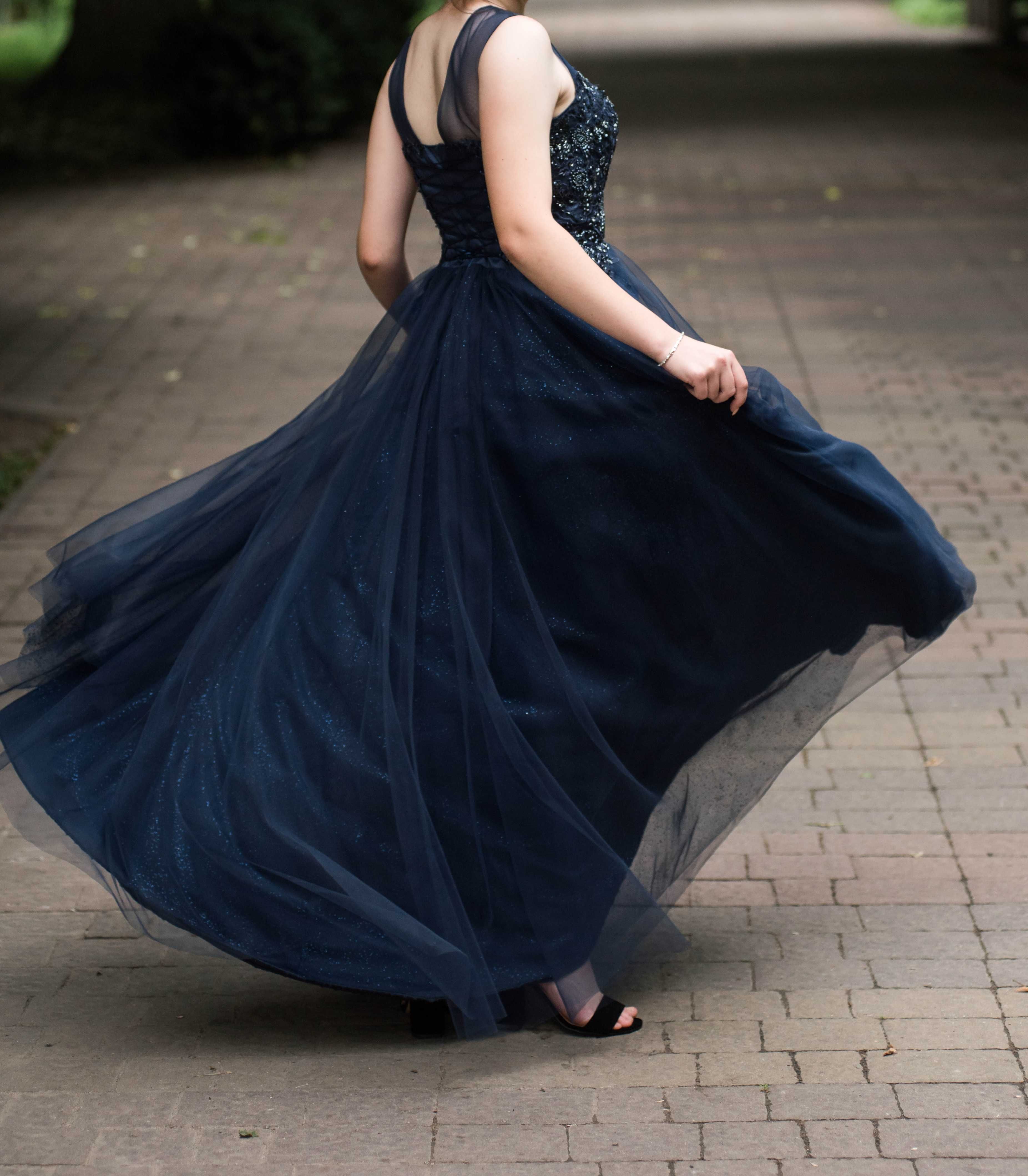 Випускне плаття темно-синього кольору