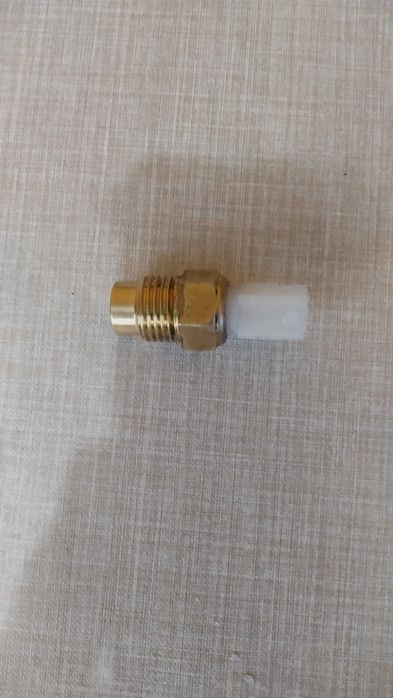 Датчик увімкнення вентилятора радіатора Toyota та інші.