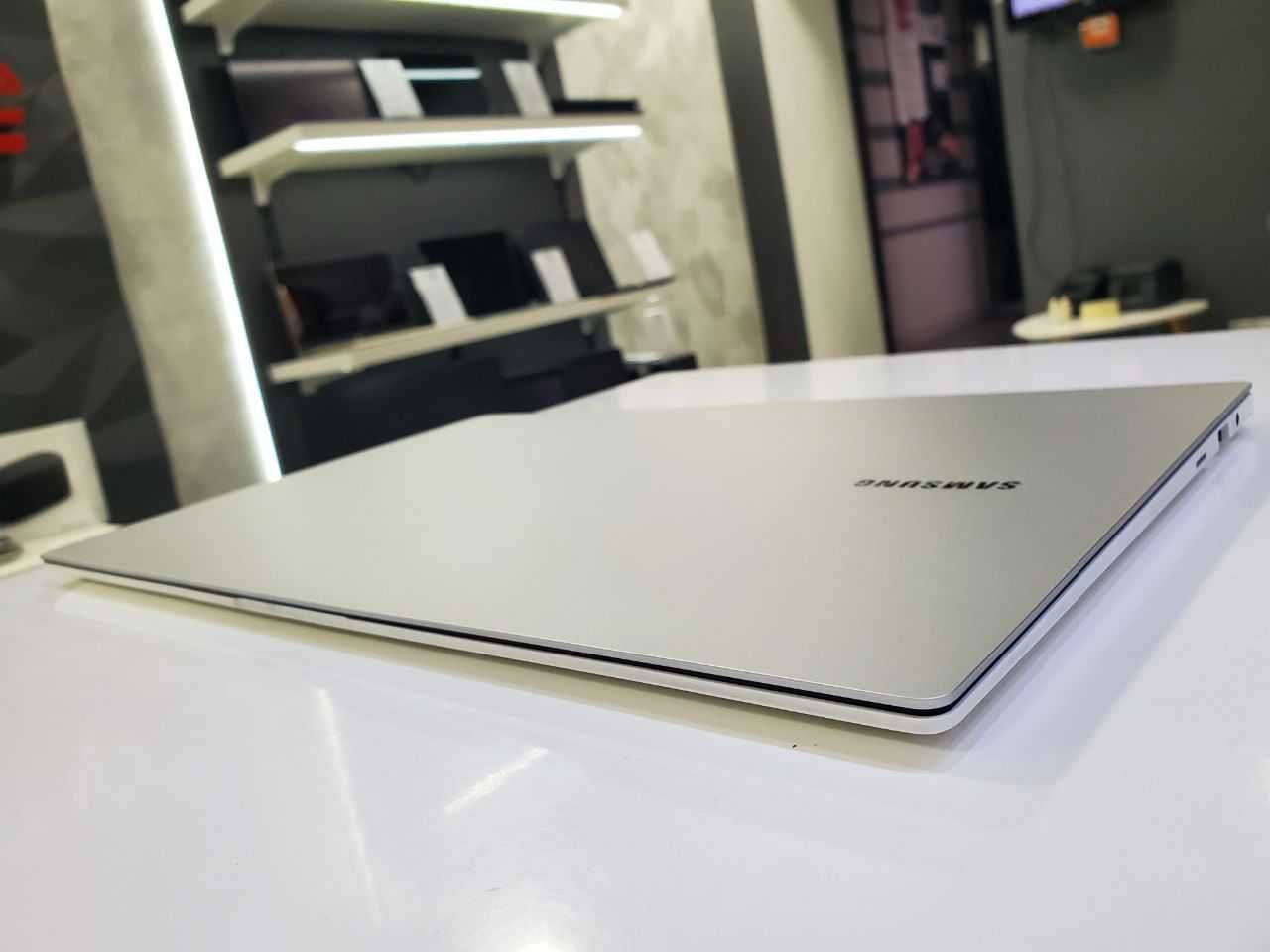 Ноутбук Samsung Galaxy Book Pro Intel Core i5-1135G7/8Gb/512Gb SSD