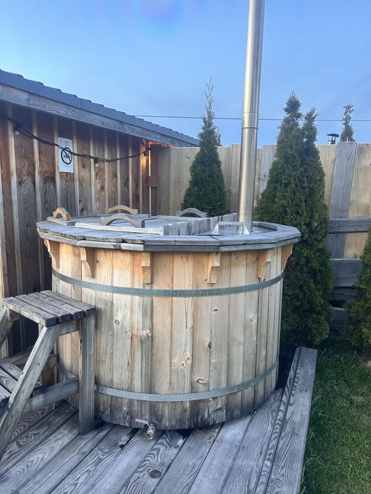 Balia drewniana z piecem na drewno wewnętrznym