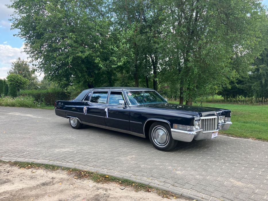 Cadillac Fleetwood 75 (1970) – 9 os., 7.7 V8, automat
