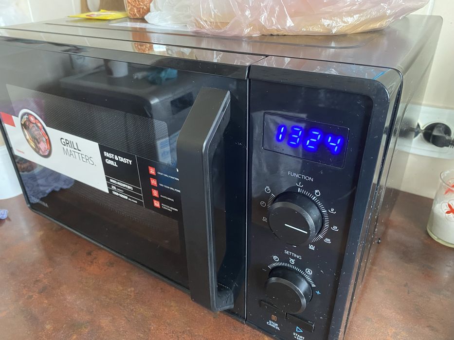 Мікрохвильовка з грилем Toshiba MW2-AG23PF(BK)