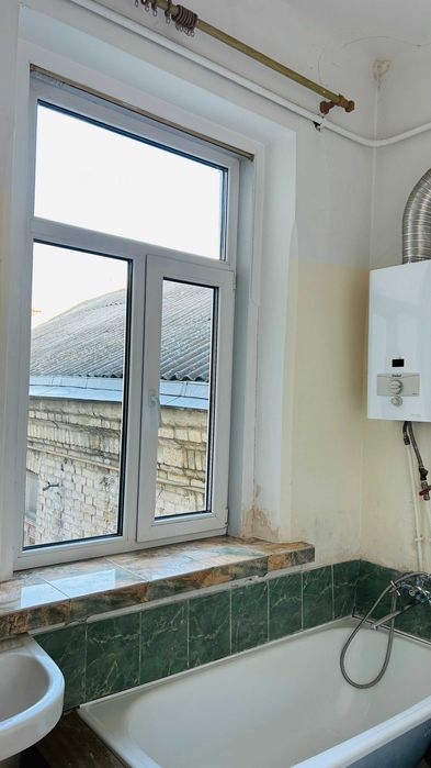 Простора двокімнатна квартира в центрі Луцька, вулиця Б. Хмельницького