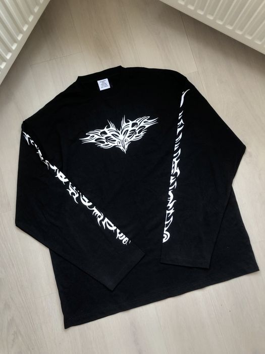 Лонгслив Vetements Gothic Font Black