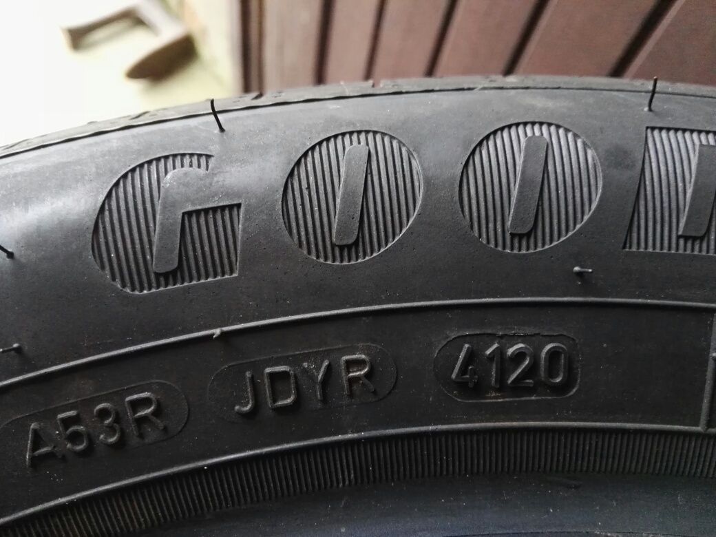 Letnie opony Goodyear EficientGrip 215/55/17. [2020r]