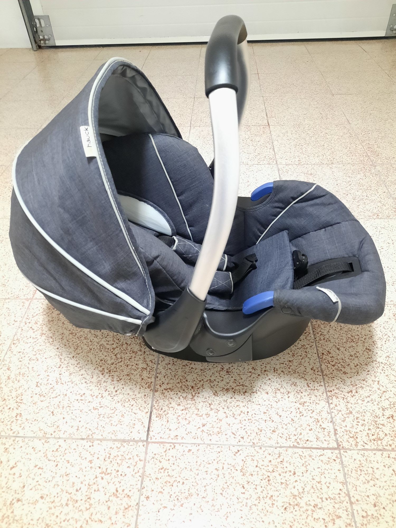 Carrinho, Alcofa e ovo para bebé