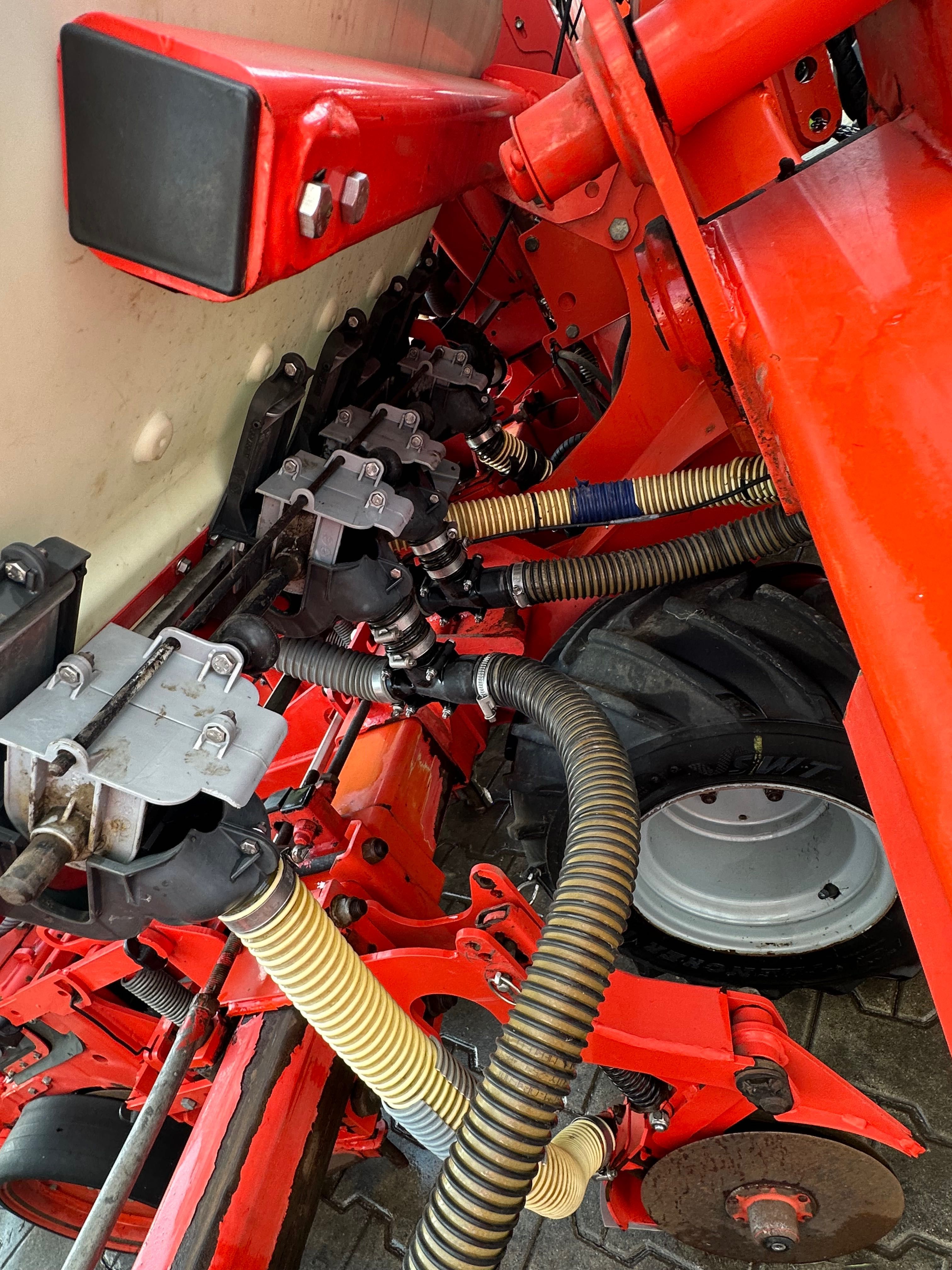 Kuhn maxima 2 RT 8 rzędowy