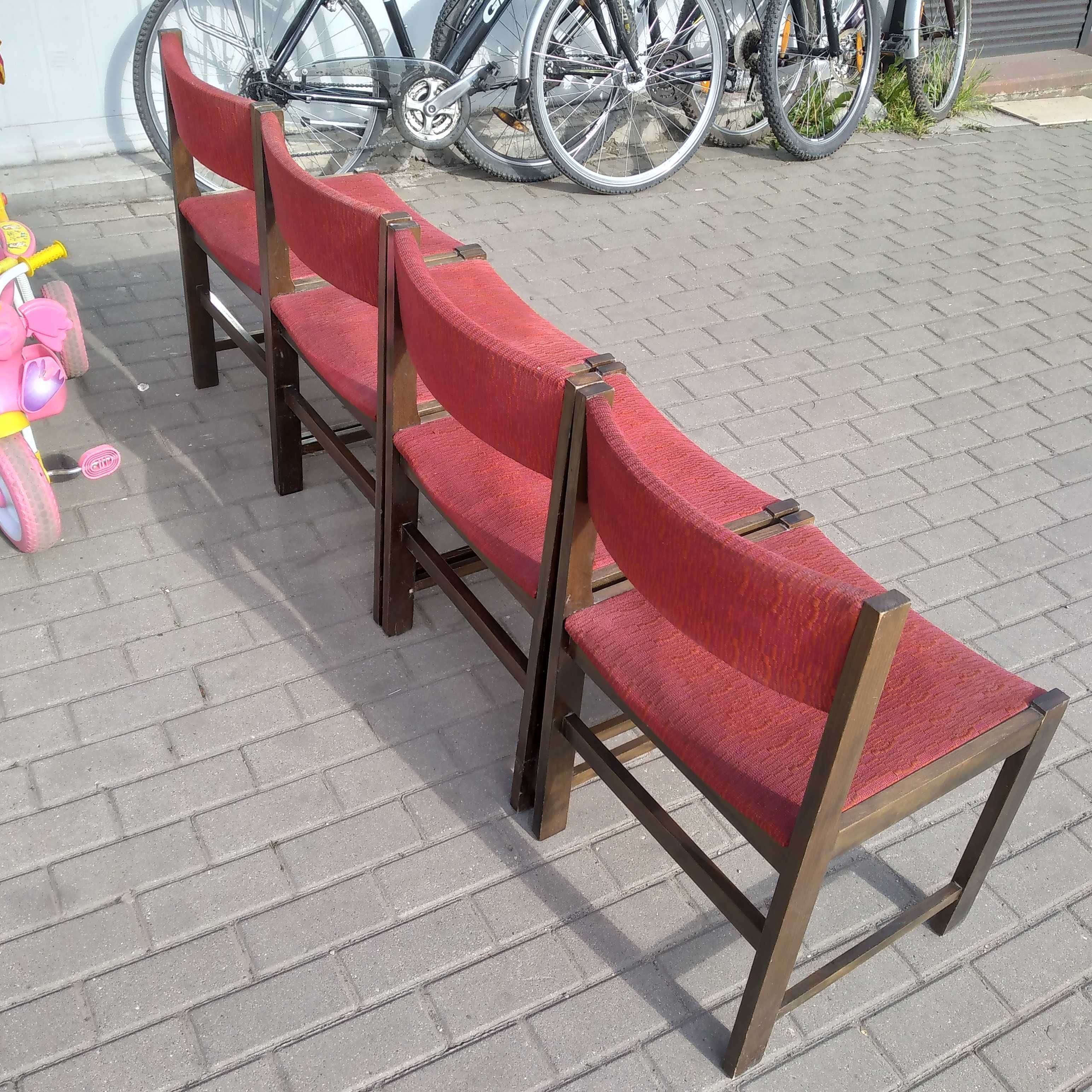 DOBRE krzesła 4 sztuki /
Zachęcam do zakupu, oraz na inne moje aukcje