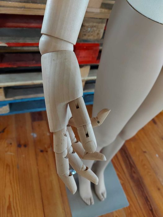 Manequins de senhora forrados e articulados