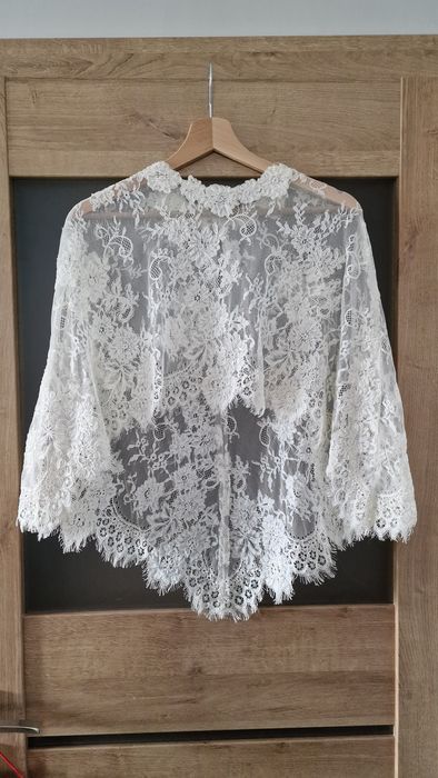 Koronkowa narzutka ślubna