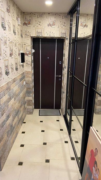 Продам 3 кімнатну квартиру 5/5 (пр-т Будівельників 32А)