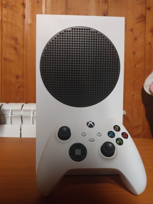 Xbox series s em bom estado com tudo da caixa, sem caixa e 1 jogo