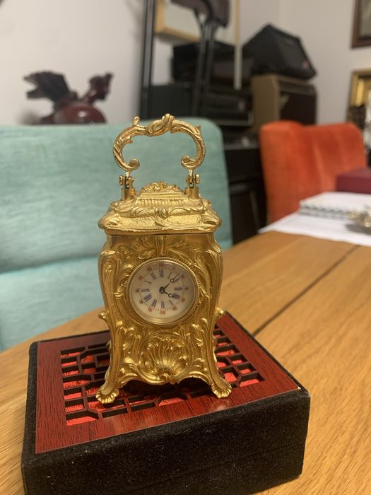 Zegarek w stylu wiktoriańskim z brązu