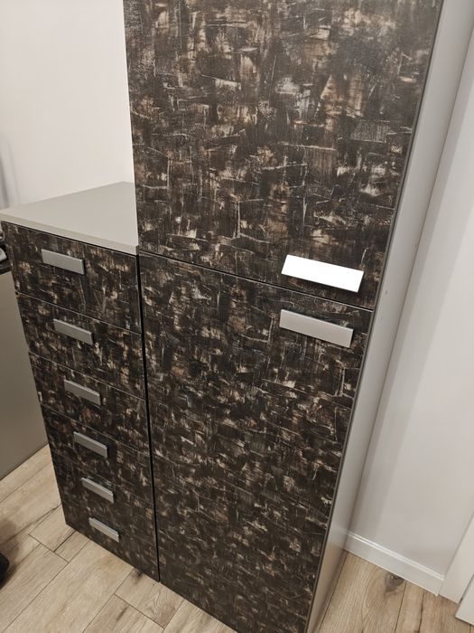 Szafka biurowa na segregatory i szuflady