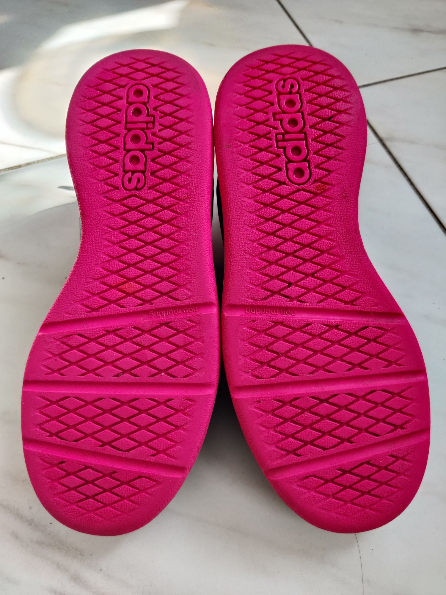 Кросівки Adidas, мокосини, спортивне взуття