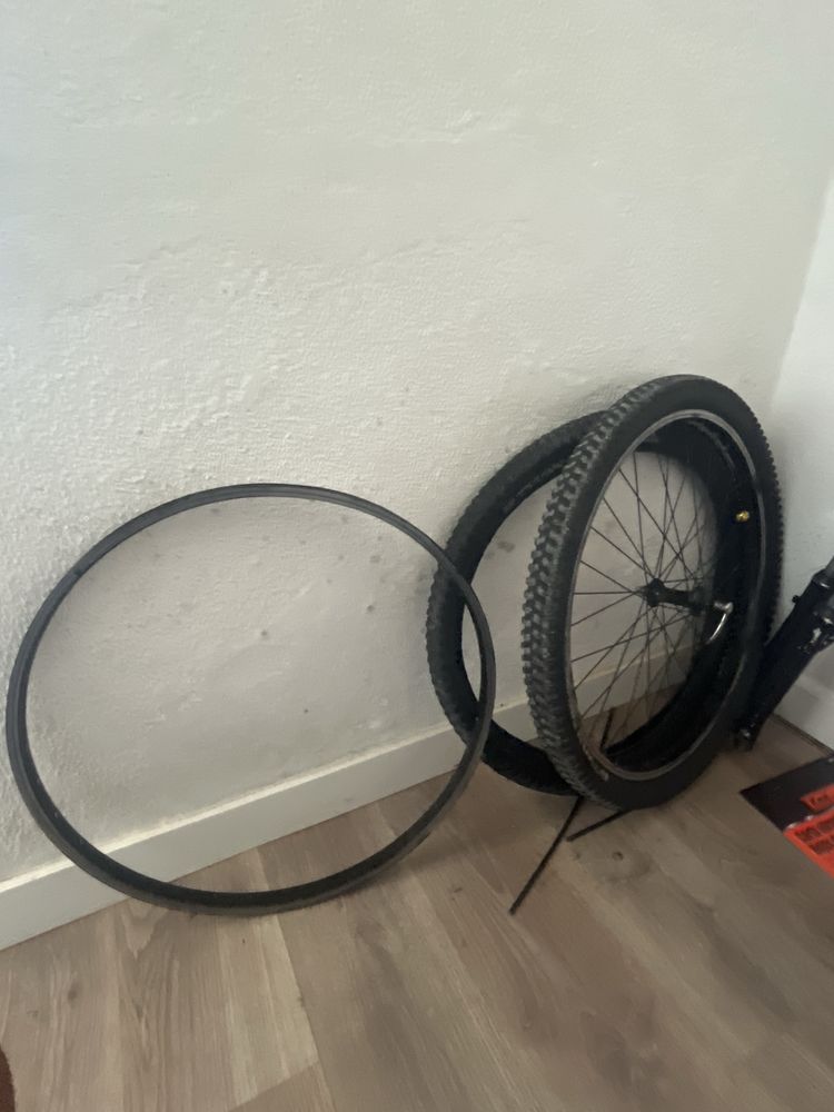 Quadro bikes, aros, pneus, cubo barulhento, kit single, pedaleiras,