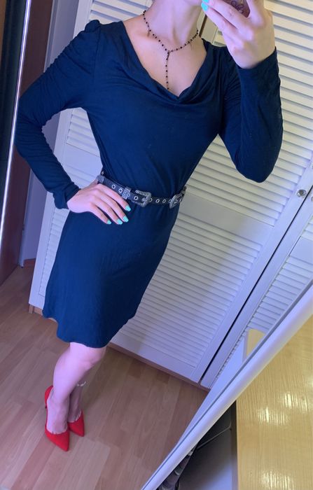 Granatowa sukienka S do kolan prosta cocomore długi rękaw