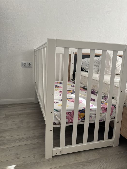 Дитяче ліжко з матрасом