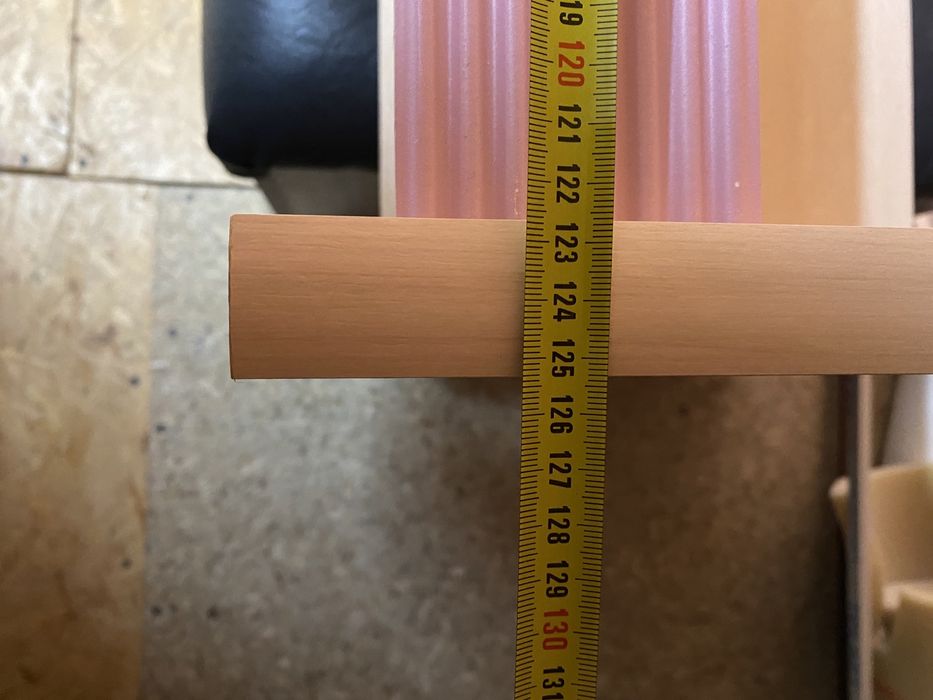 Półka wisząca na książki