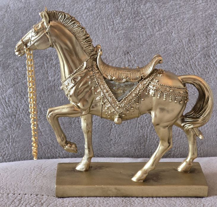 Piękna bogatozdobiona cyrkoniami ceramiczna włoska figurka konia.