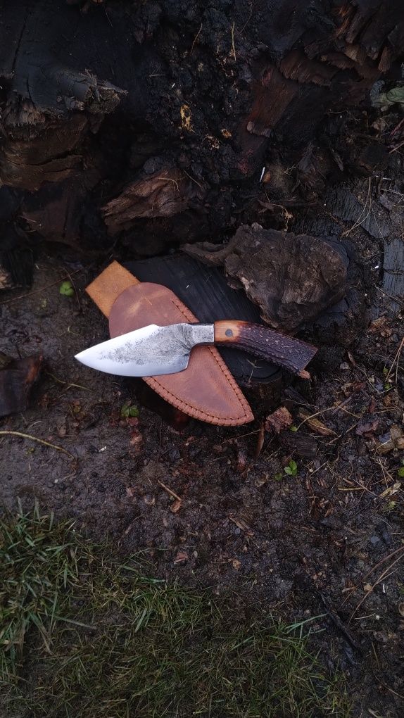 Ręcznie wykuty nóż myśliwski integralny/ knifemaking
