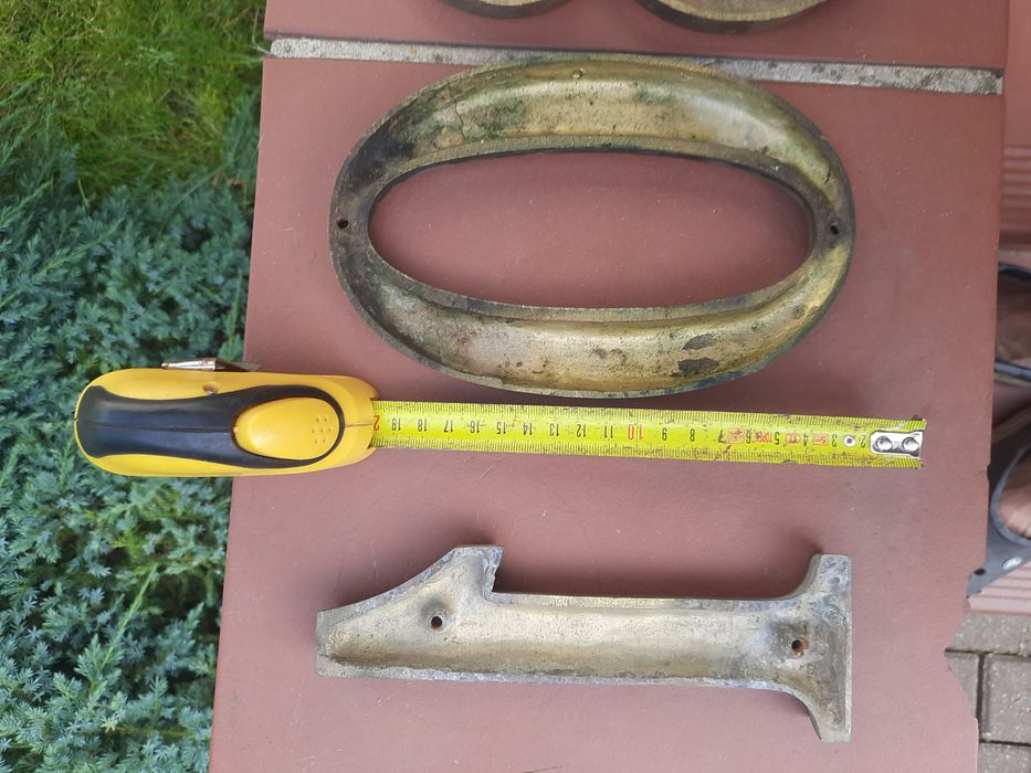 Zabytkowe mosiężne  cyfry .