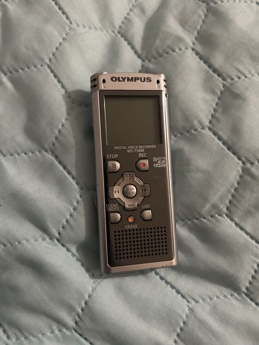 Olympus WS-750m диктофон
