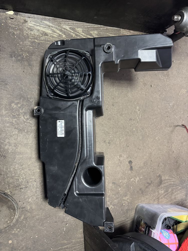 Audi głośnik subwoofer Bang&Olufsen