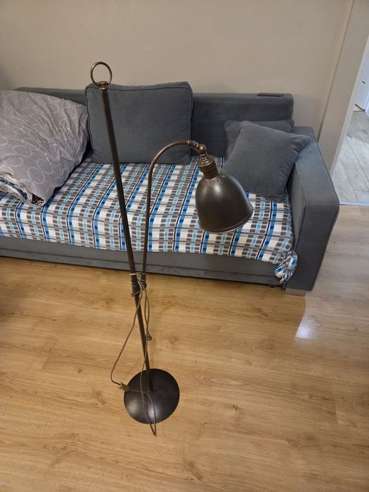 Lampa stojąca podłogowa