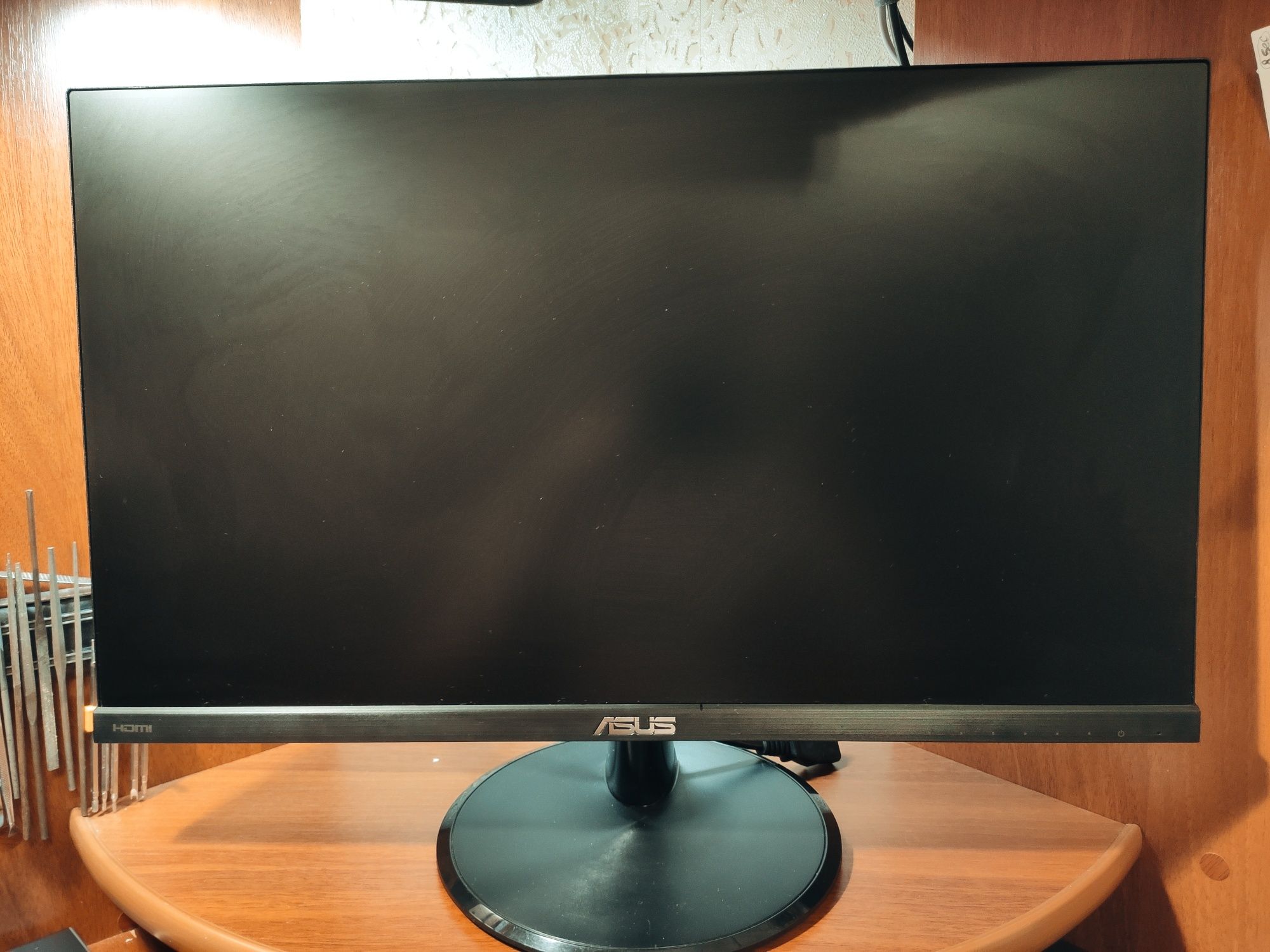 Безрамковий монітор ASUS 
Діагональ 21,5''
Тип матриці - IPS
Частота 7