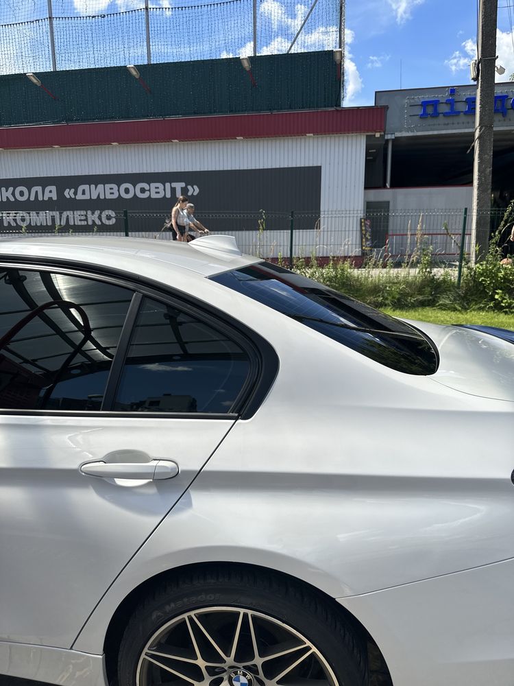 Bmw 328i 2015 замінений цеп і помпа 20к назад повністю обслужений авто