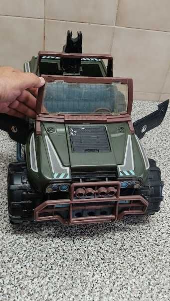 Carro para crianças, e outros brinquedos diversos, ler anúncio.