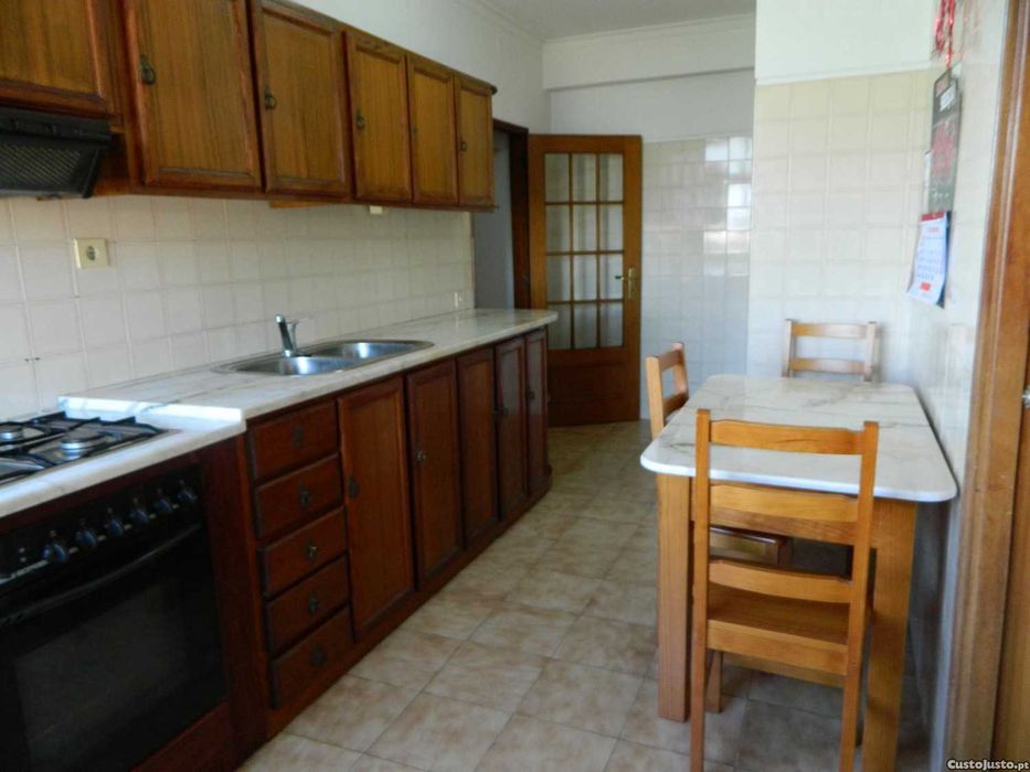 Arenda-se apartamento T2