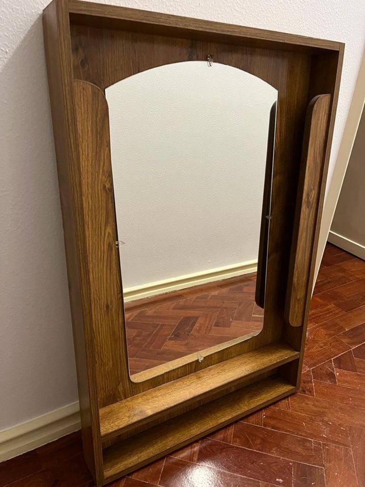 Espelho vintage de madeira