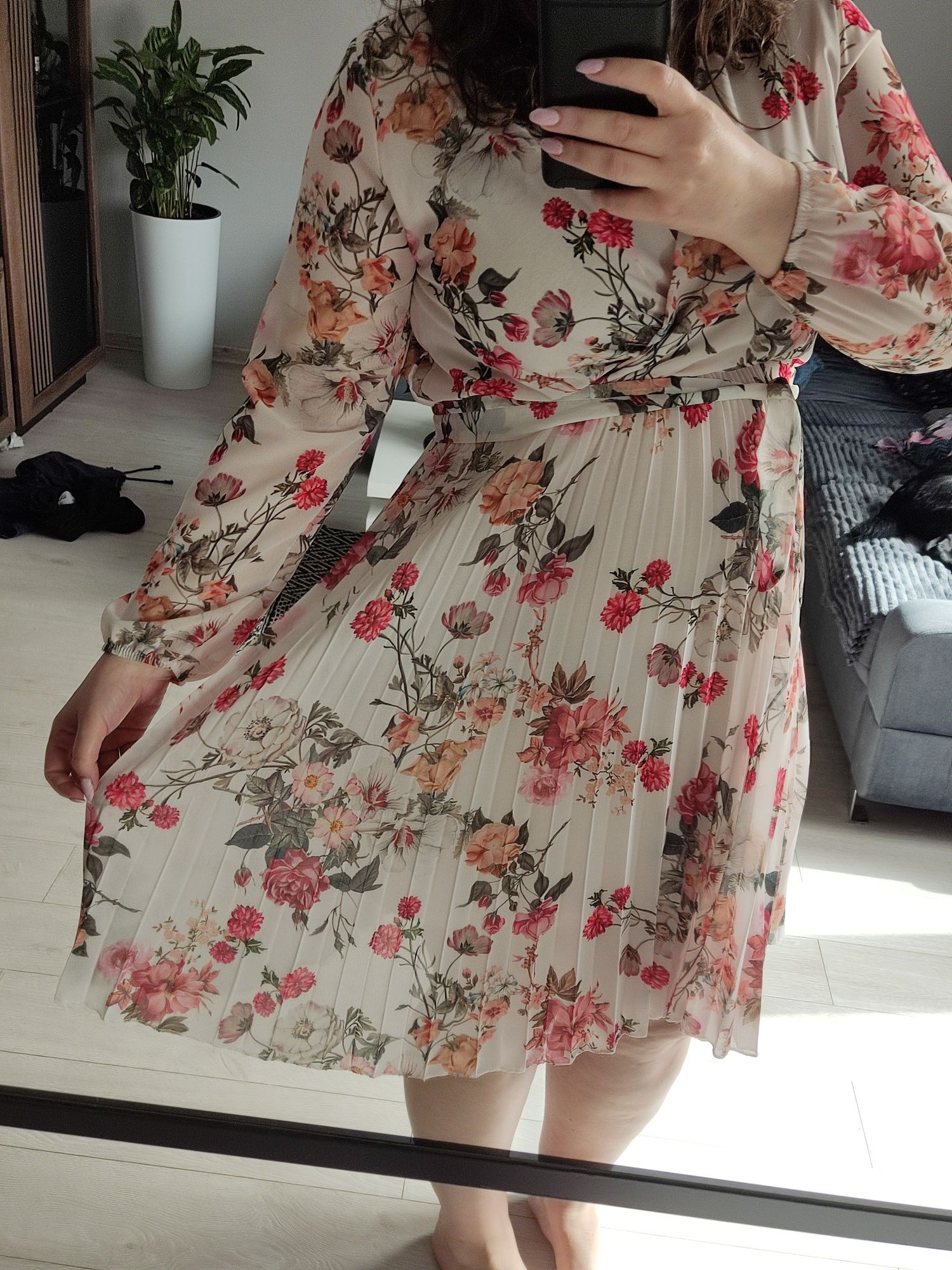 Sukienka midi w kwiaty plisowana rozmiar uniwersalny M L XL 2XL