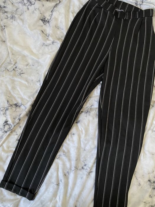 Eleganckie spodnie materialowe/cygaretki/ garniturowe w paski