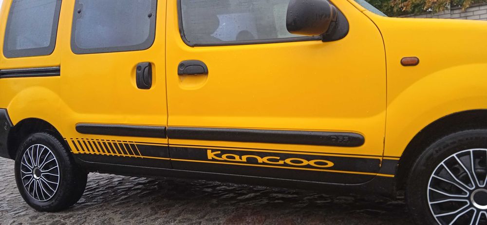 Мінівен Renault Kangoo Пасажир 2000 року. 1,9D Простий дизель