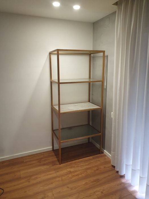 Estante em Inox com prateleiras em vidro