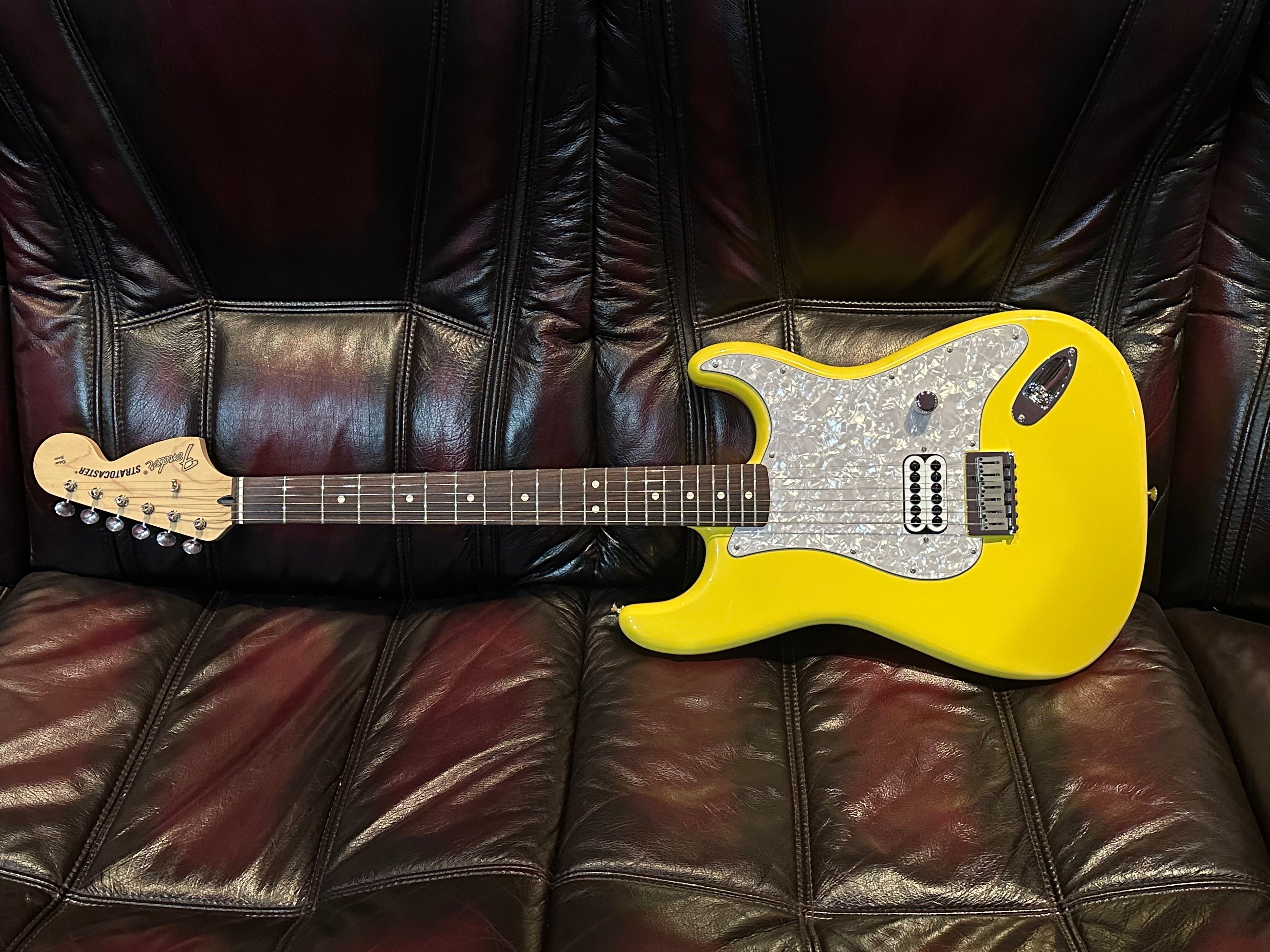 Акція!New Fender Tom DeLonge Stratocaster Graffiti Yellow (2023р,800$)