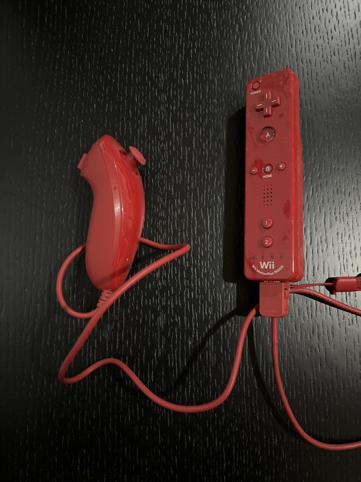 Wii versão red/black + 2 comandos Wii + jogo Resort