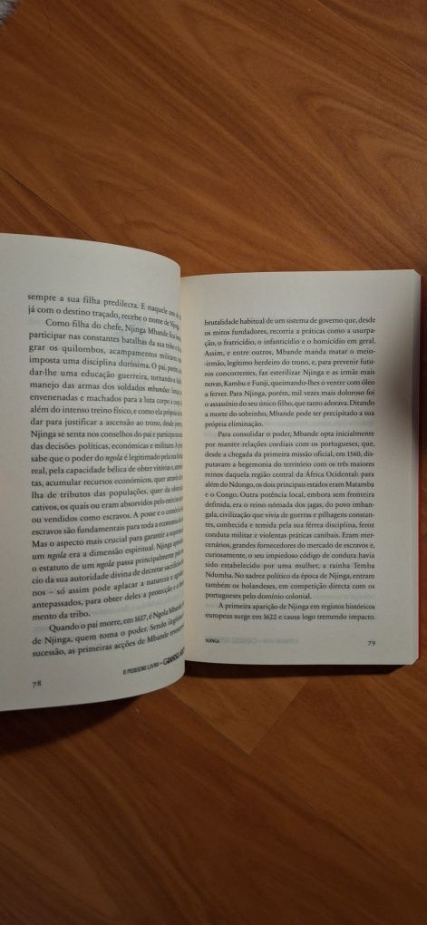 Livro "o pequeno livro das grandes heroinas"