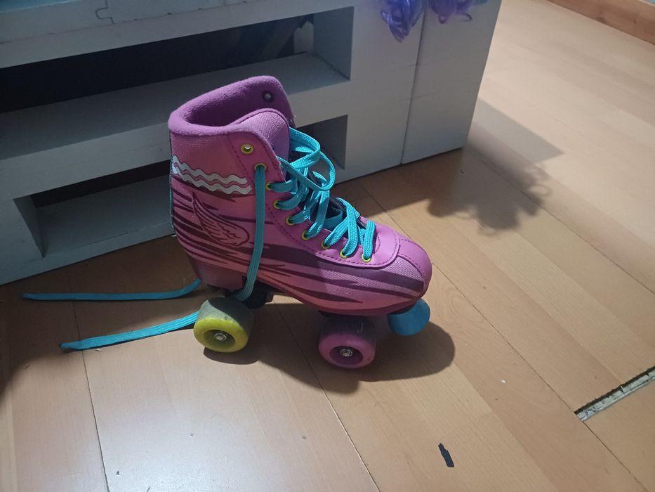 Vendo bota de caminhada e patins