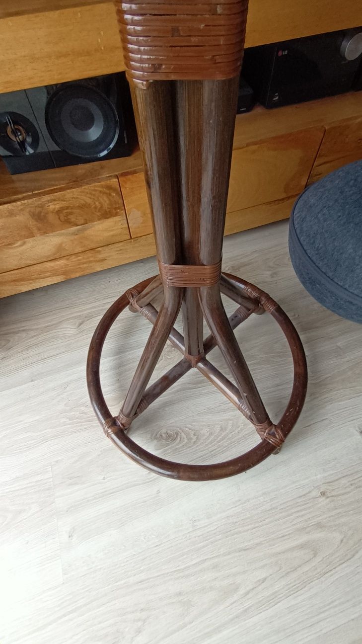 Stojak wieszak na ubrania rattanowy rattan