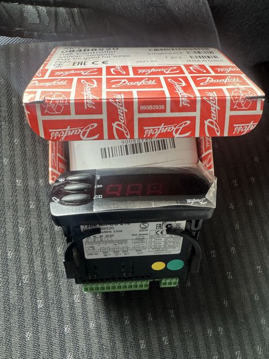 Controlador Danfoss AK-CC210