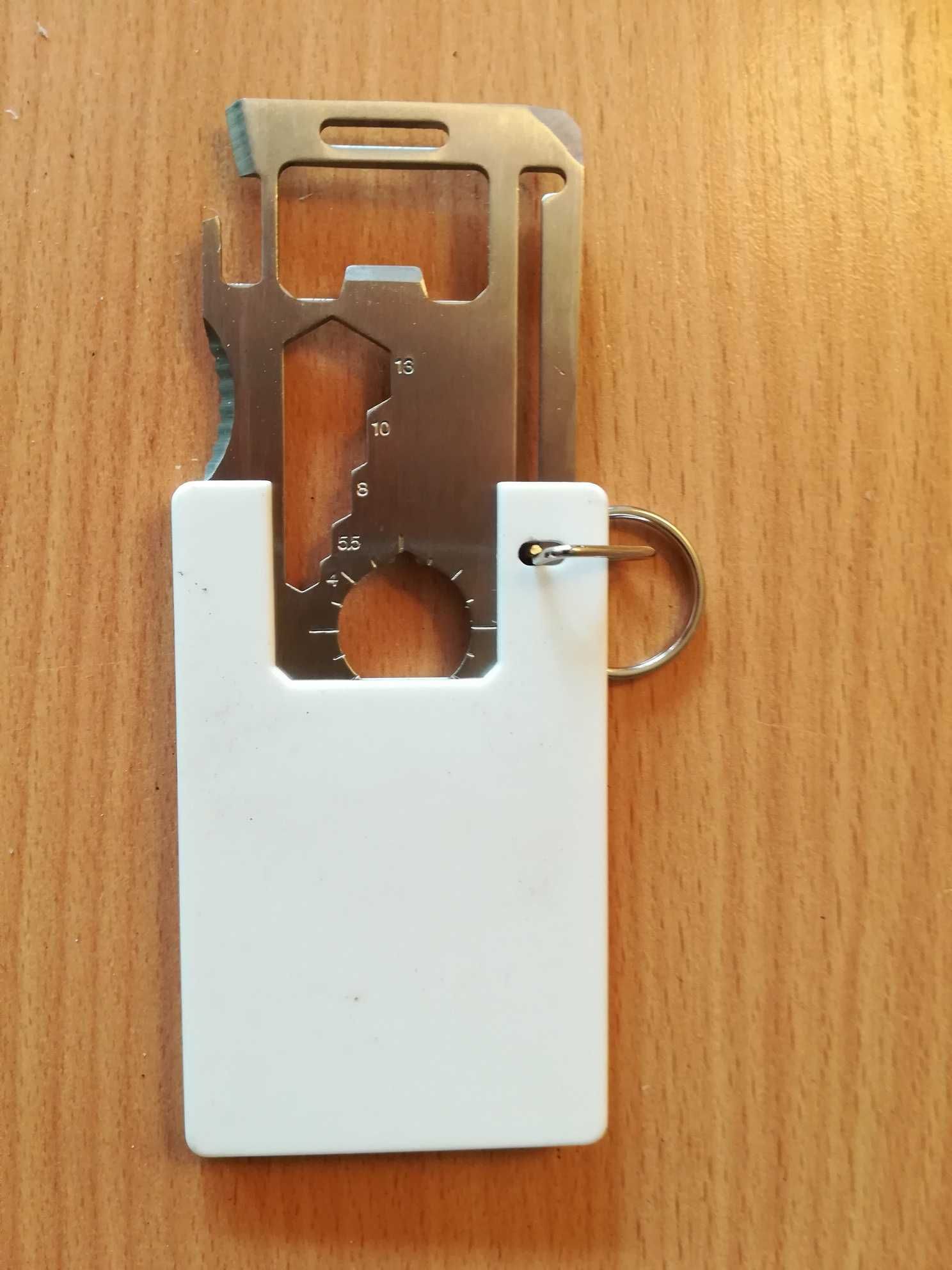 Gates MultiTool w formie karty