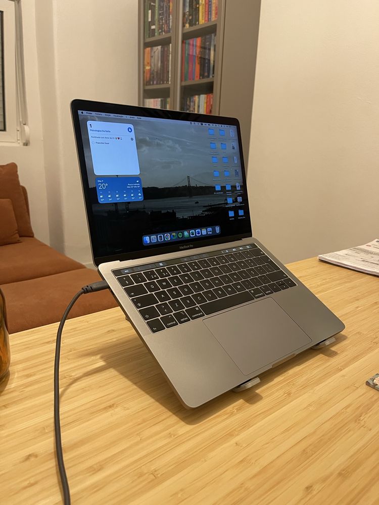 MacBook Pro 2019 - Touch Bar | i5 | 8GB RAM | 128GB SSD